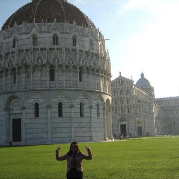 Meet your Posher, Gigi - Picture 3 of 16